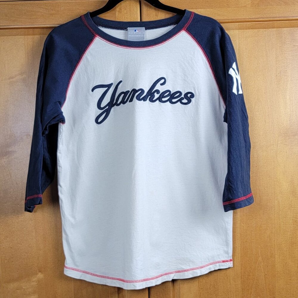 MLB Genuine Merchandise New York Yankees White Navy 3/4 Sleeve Baseball Style Te